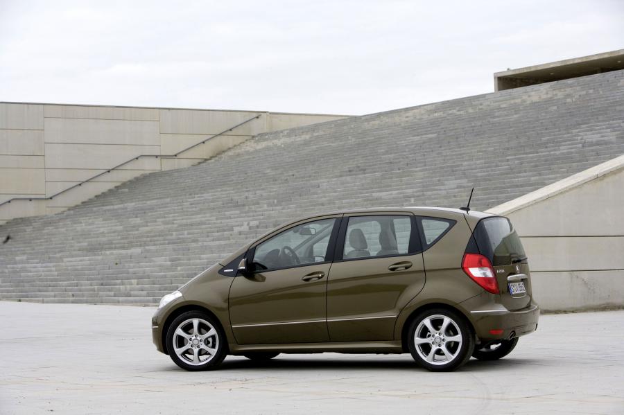  Mercedes-Benz A200 5-Door (W169) 2008 года  (фото 2 из 21)